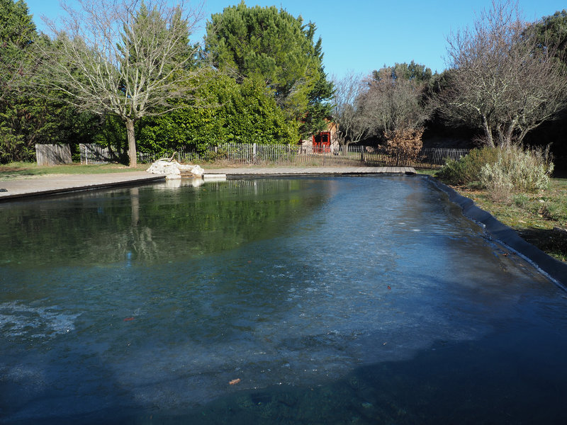 Tourmaline au-delà du bassin gelé